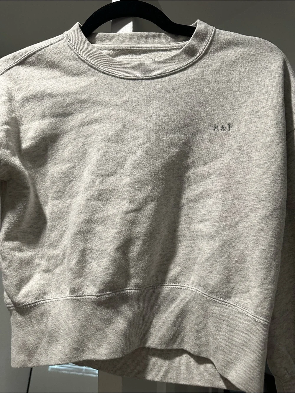 Abercrombie & Fitch crewneck fabric hem